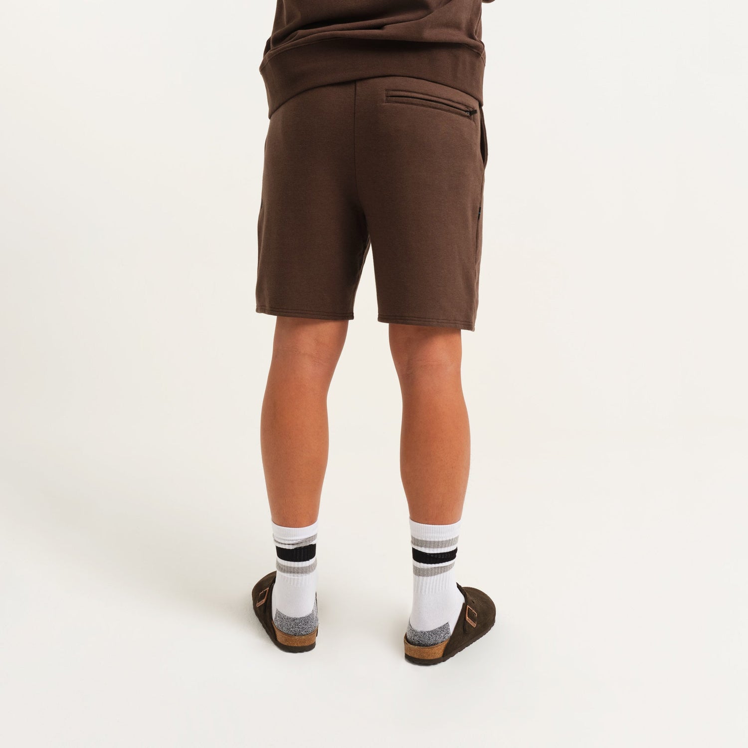 Stance Shelter Shorts Dunkelbraun |model