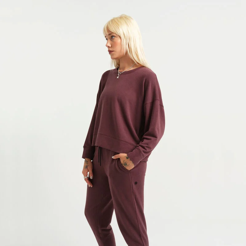 Stance Shelter Mit Rundhalsausschnitt Fur Damen Pflaume |model